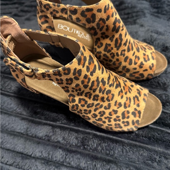 Boutique by Corkys Women's Leopard Print Wedge Sandals - size 10 - Picture 13 of 16
